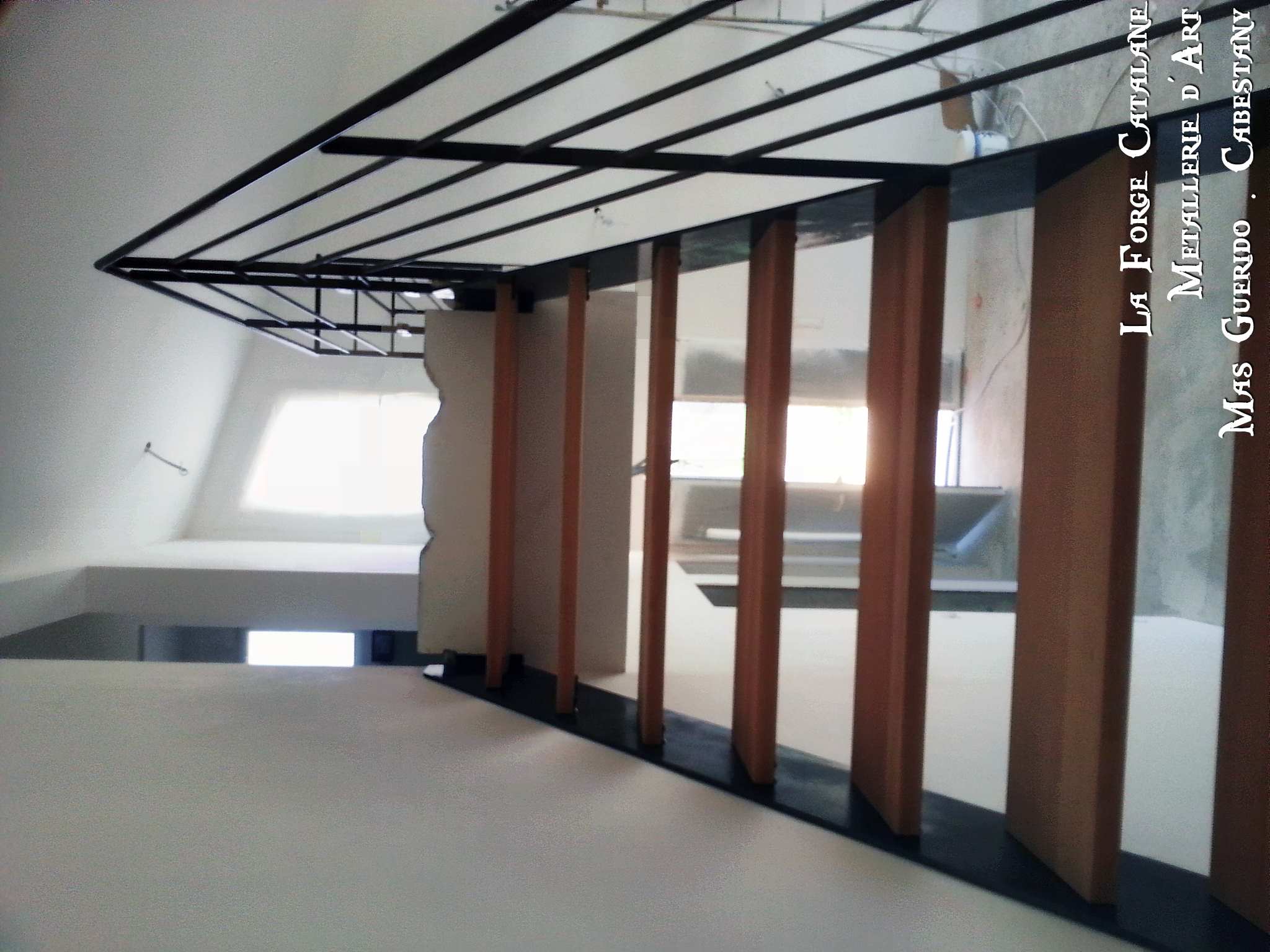 escalier double limon fer plat marches bois (5) forge catalane.jpg